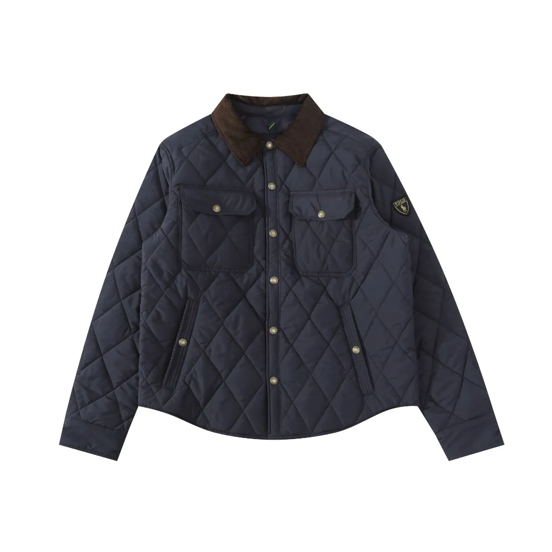 P370 #59 Ralph Lauren classic rhombus quilted cotton jacket for men and women. Inspired by retro workwear, it blends with contemporary British style. The imported machine-pressed rhombus quilting is accurately aligned, and the three-dimensional H-shaped tailoring is neat and slim. It is not bulky when layered in autumn and winter, and still maintains a light style.  Texture is reflected in the details: customized metal buckles, corduroy lapels, breathable eyelets under the arms, and slits on the hem, all replicating the brand's high-end genes. All excipients are standardized!  Five colors to choose from: black/khaki/brown/green/navy blue, easy to switch between commuting, leisure, and travel occasions. Function and appearance coexist: 37.5°C temperature control black technology, breathable and moisture-proof, anti-slip cotton patented fabric, temperature-locking, soft and waxy, durable and stylish. A retro warm-keeping item that can handle low temperatures calmly. The details are all made of craftsmanship, and the style has no limits. It has a classy look that will turn heads.  Color: Khaki Black Navy Green Brown Size: S M L